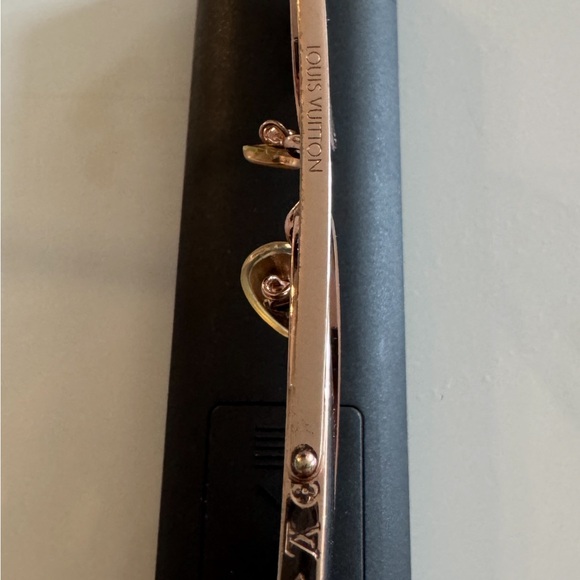 Louis Vuitton Pink Aviator Sunglasses with Gold Frame - Picture 9 of 9